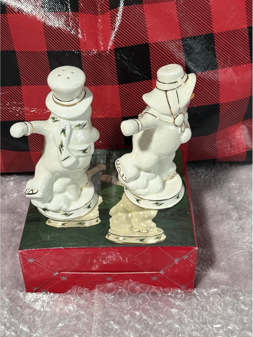 🎅🏻 Christmas Happy Holidays Salt And Paper Shaker Ice Skating Snowman Couple